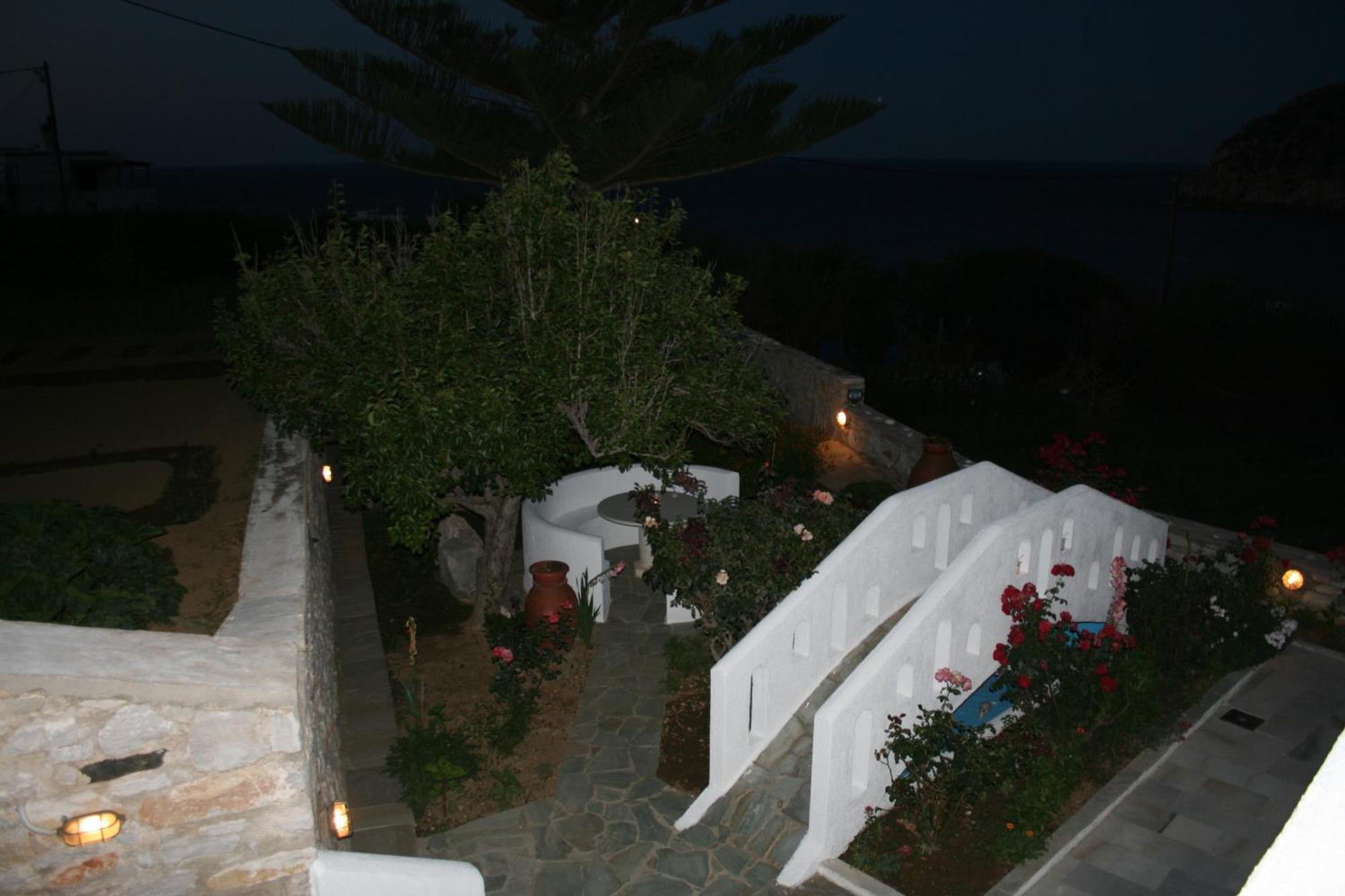 Flora'S Apartments Apollon  ภายนอก รูปภาพ